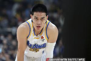 无力回天!陈盈骏15投6中&三分4中1得到19分4板6助