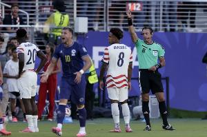 记者:白宫直接致电FIFA要求重审巴洛贡红牌,FIFA坚称未受影响