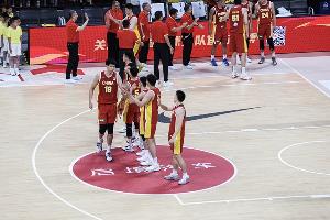 苏群:中国男篮今天虽然出线 但在F组必须在前三才能稳进世界杯
