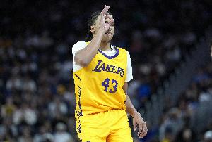 卡尔:深刻体会到了NBA的竞争有多么惨烈 会从中汲取宝贵经验