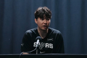 李贤重:我能感受到队友很愿意传球给我 信任我的能力