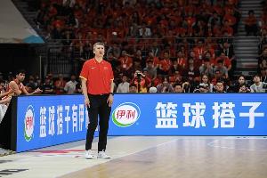 记者:接下来希望日本能击败韩国 这样中国男篮相互战绩更有利些