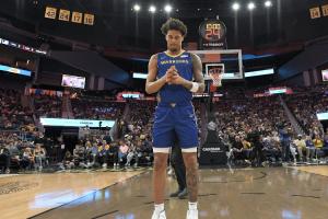 天生勇士?11号秀伦德博格两场夏联三分合计9中7 命中率77.8%