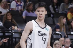 球都不给摸一下!郭昊文逛街6分钟无数据进账 正负值-15