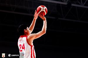 内外开花!崔永熙半场9分钟4中3贡献8分2板3助 三分3中2