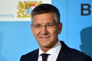 海纳谈FIFA闹剧:还好这事来得快去得也快,所幸欧足联态度强硬