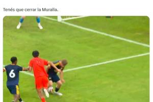赵松源对枪手1V4进球引外网热议:中国足球在成长;下届世界杯见