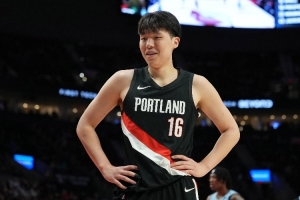 奥登:我认为如果杨瀚森能够慢下来 他将会很出色