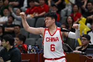 媒体人:有没有可能破队史3分纪录?已经进了11个3分还在放我们投