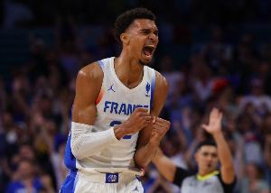 状态低迷!文班亚马8投3中&三分6中1仅得10分5板6失误吞下败局