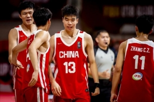 媒体人:澳洲U18男篮实力强劲 国青应敢想敢干 放手去拼输赢皆可
