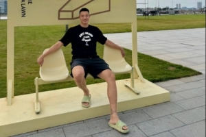 阳光大男孩!翟晓川晒个人近照:从前那个少年