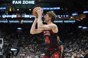 布泽利斯:前两年球队不让我投中投 NBA只有SGA&阿杜高于平均水准