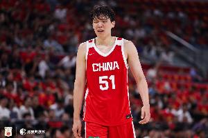杨瀚森半场8分钟贡献8分3板1帽 首节带队进攻波&半场压哨勾手!