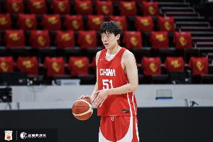 开拓者媒体人:杨瀚森的进攻化繁为简见成效 在NBA太复杂也没必要