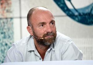 杜加里谈福法纳佣金事件:球员可能缺乏主见,家人的做法太可耻