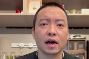 解说:本西非常有天赋但就是没篮 正好他赶上NBA最强调投篮的时期