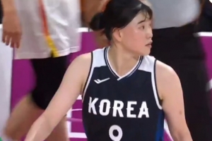 是个狠角色!李孝希15投8中高效得23分6板4抢断 轰中5记三分